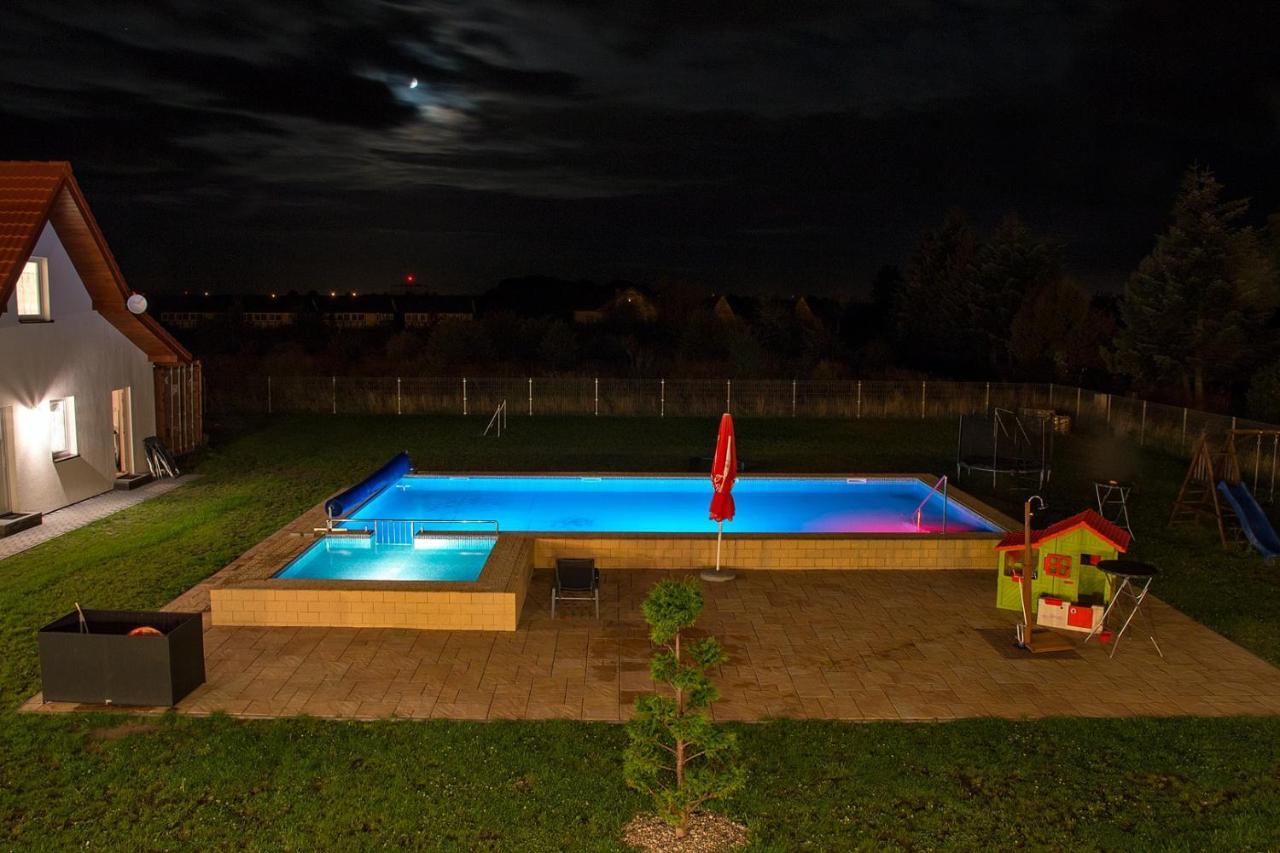 Ujście-Darłowskie Aqua Fun Domki Z Basenem מראה חיצוני תמונה